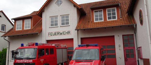 Frontalansicht des Feuerwehrhauses Geislitz