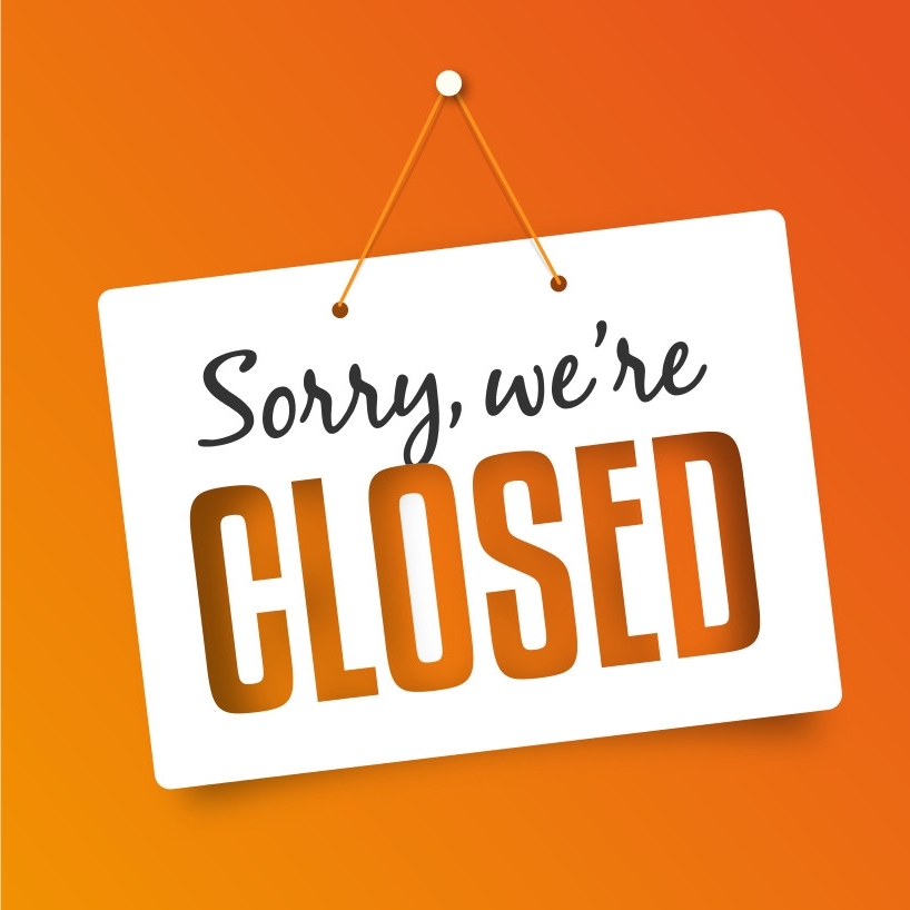 Oranges Schild mit Schriftzug Wir haben geschlossen auf englisch
