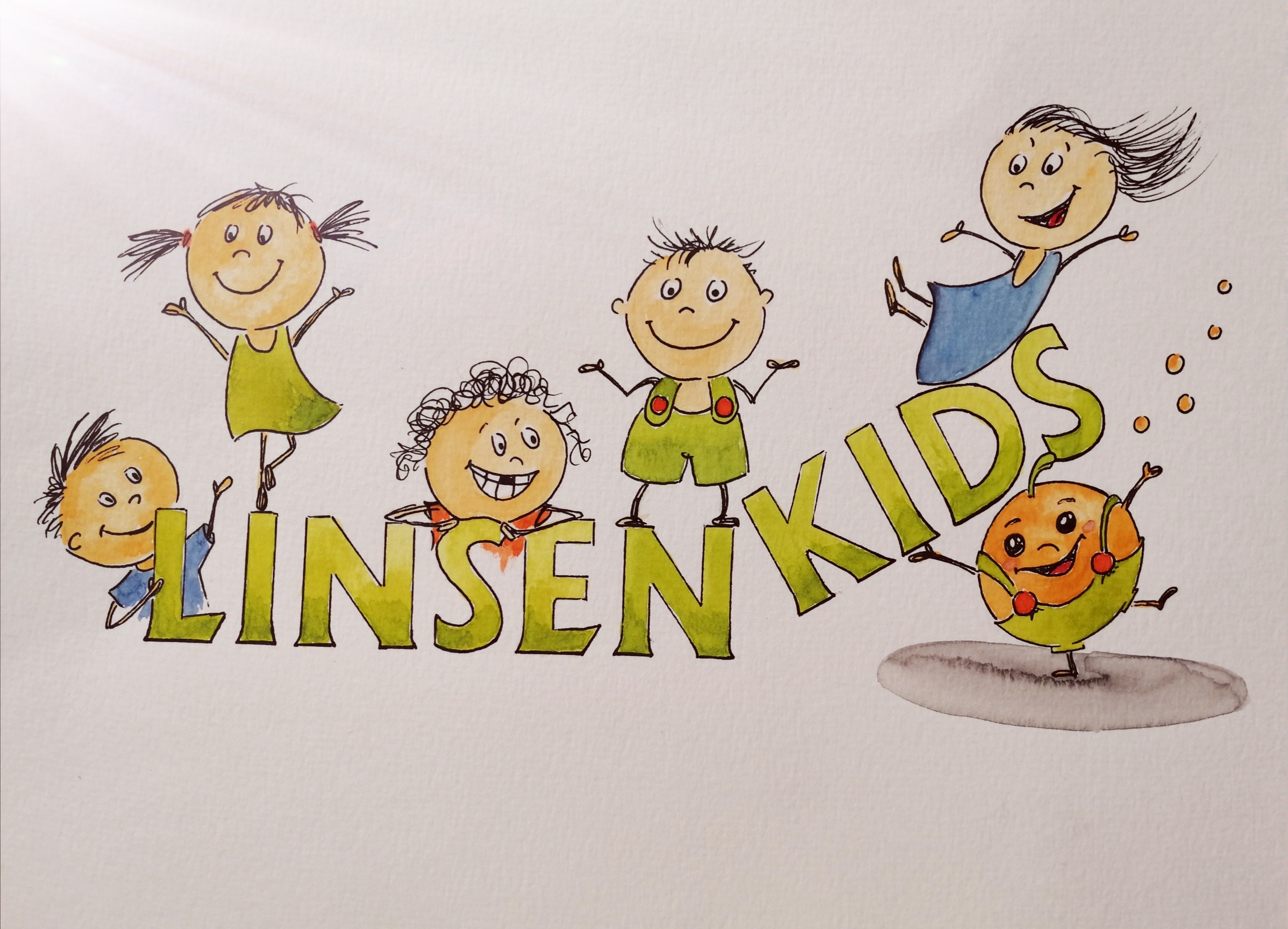 Illustration der Kita Linsenkids, zeigt Kinder mit einer Linse, die den Schriftzug Linsenkids hält