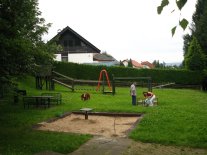 Spielplatz im Kapellenweg mit großem Sandkasten