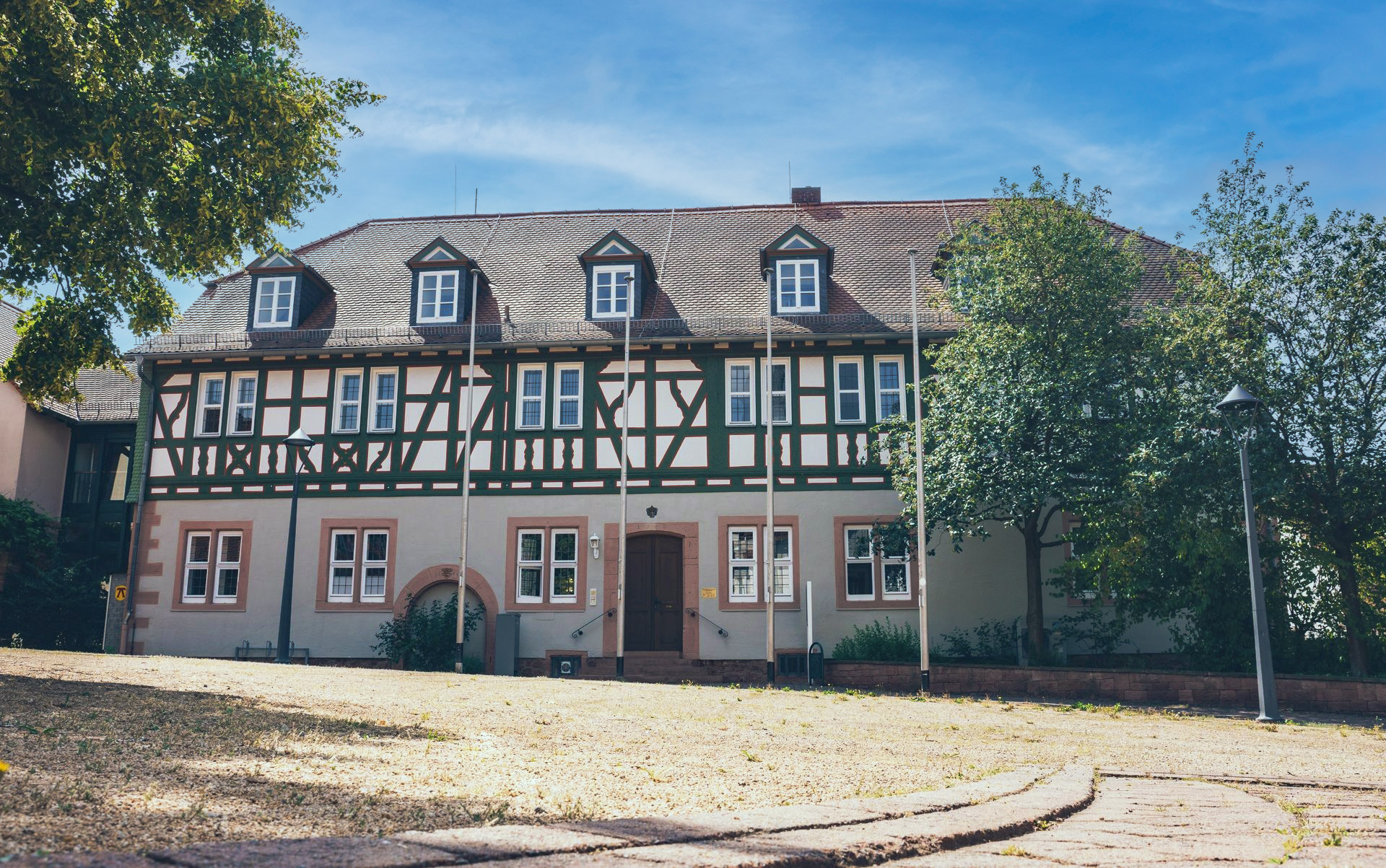 Das Rathaus von Linsengericht im sanierten Fachwerkgebäude