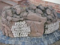 Gedenkstein zum 10-jährigen Zusammenschluss der Gemeinden zur Gesamtgemeinde Linsengericht