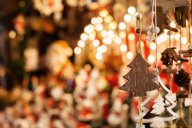 christmas decoration tree in the shop, winter street market in Europe Logo Linsengericht