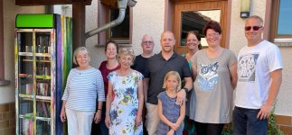 Bücherschrank in Eidengesäß bei der Einweihung