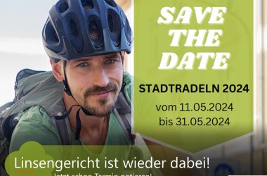 männlicher Radfahrer mit schwarzem Helm lächelt in die Kamera. Button auf dem Bild mit dem Text "Save the date - Stadtradeln 2024 vom 11.05.2024 bis 31.05.2024".